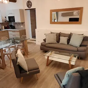 Beautiful Old Town Flat, Near The Appartement Nice